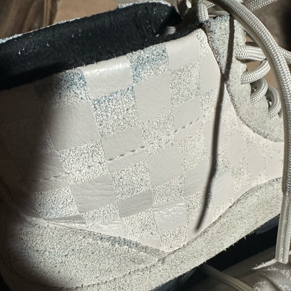 Vans Cream Sneakers Sleek Design Everyday Comfort - Picture 10 of 12